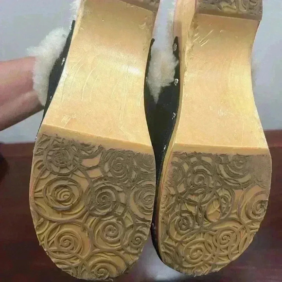 UGG Australia Kalie Black Suede Wood Mule Clog Size 5 (SN5426) TCC - Picture 7 of 8